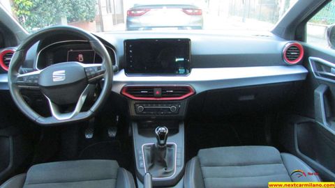 Car image 12