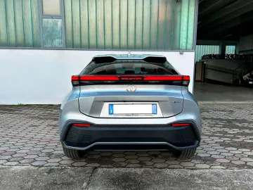Car image 3