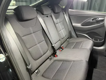 Car image 37