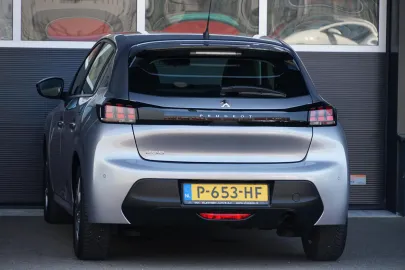 Car image 30