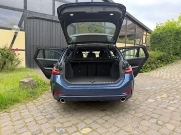 Car image 44