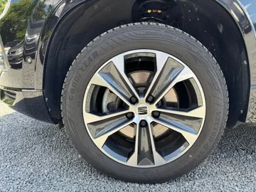 Car image 28