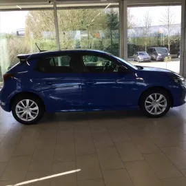 Car image 4