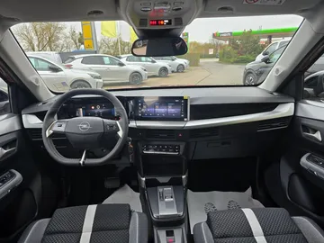 Car image 27