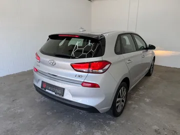 Car image 31