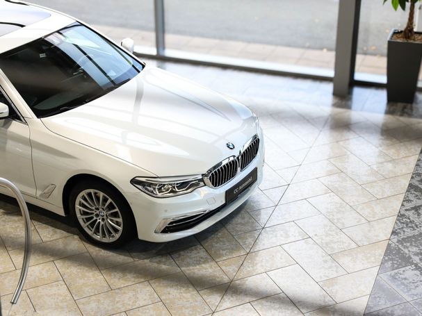 BMW 520i Luxury Line 135 kW image number 38