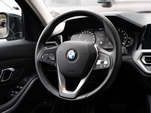 BMW 330e Touring 215 kW image number 12