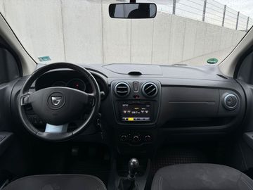 Car image 14