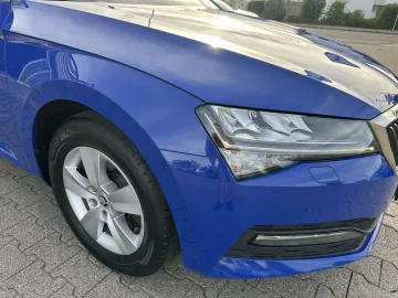Car image 25