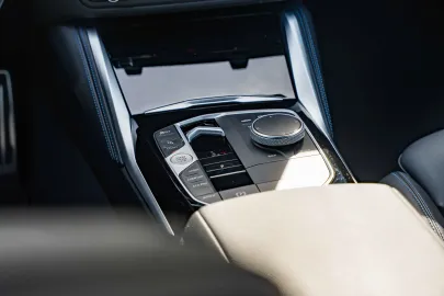 Car image 43
