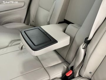 Car image 36