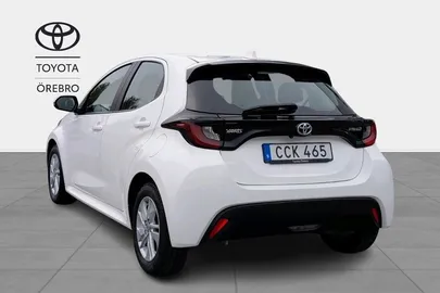 Car image 4