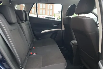 Car image 30