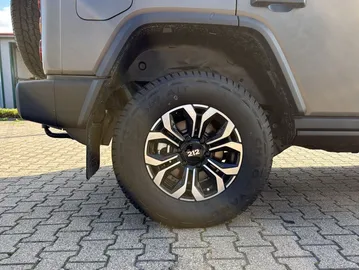 Car image 25