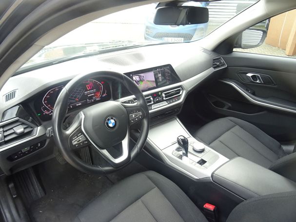 BMW 318i Touring Advantage 115 kW image number 7