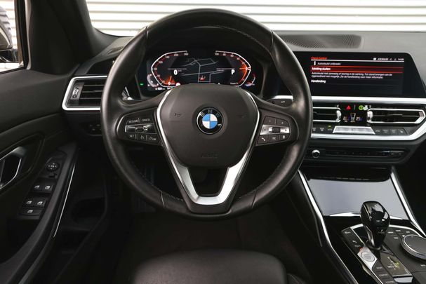 BMW 320i Sport Line 135 kW image number 9