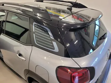 Car image 30