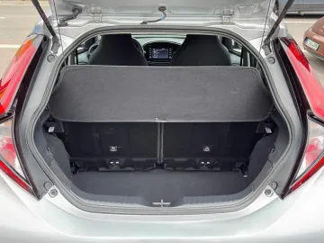 Car image 28
