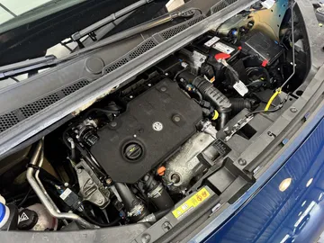 Car image 30