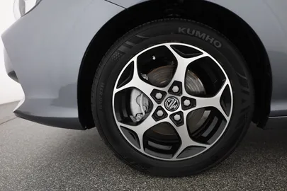 Car image 30
