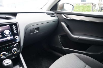 Car image 37