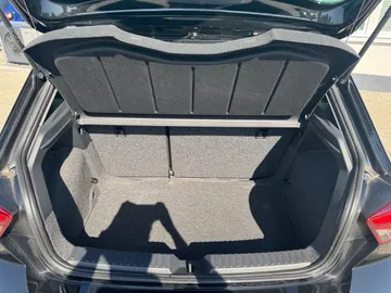 Car image 26