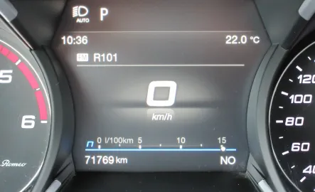 Car image 19