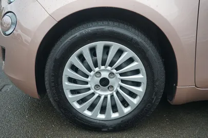 Car image 27