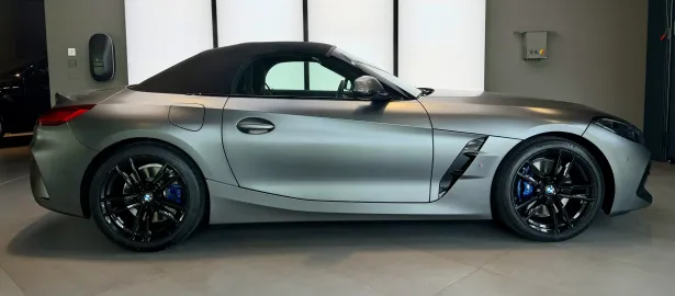 Car image 4