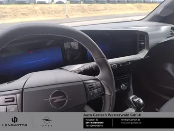 Car image 19