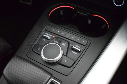 Car image 30