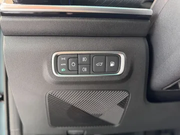 Car image 34