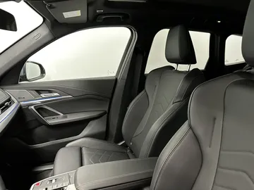 Car image 37
