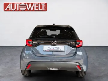 Car image 4