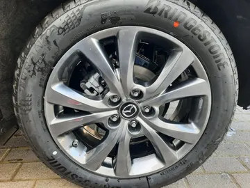 Car image 25