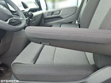 Car image 40