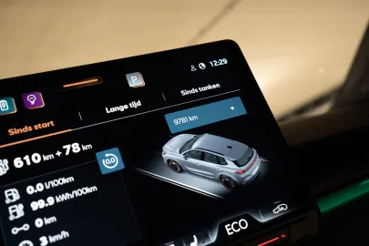 Car image 30