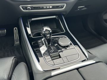 Car image 24