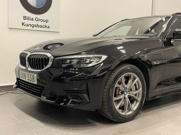 BMW 330e Touring M Sport xDrive 216 kW image number 1