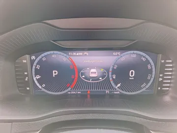 Car image 24