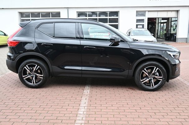 Volvo XC40 B4 Plus Dark DKG 145 kW image number 7