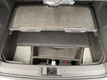 Car image 28