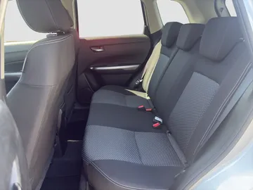 Car image 16