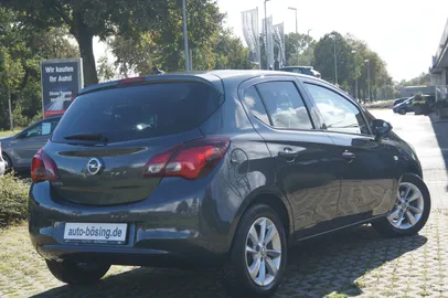 Car image 4