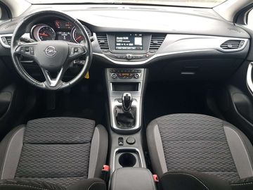 Car image 9