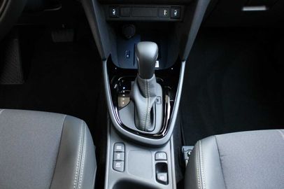 Car image 12