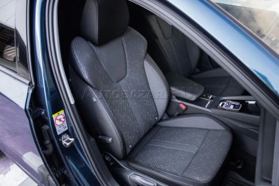 Car image 30