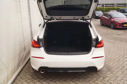 Car image 34