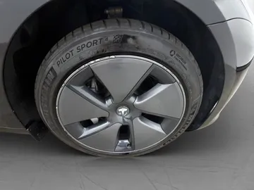 Car image 34