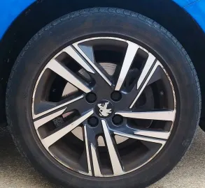 Car image 30